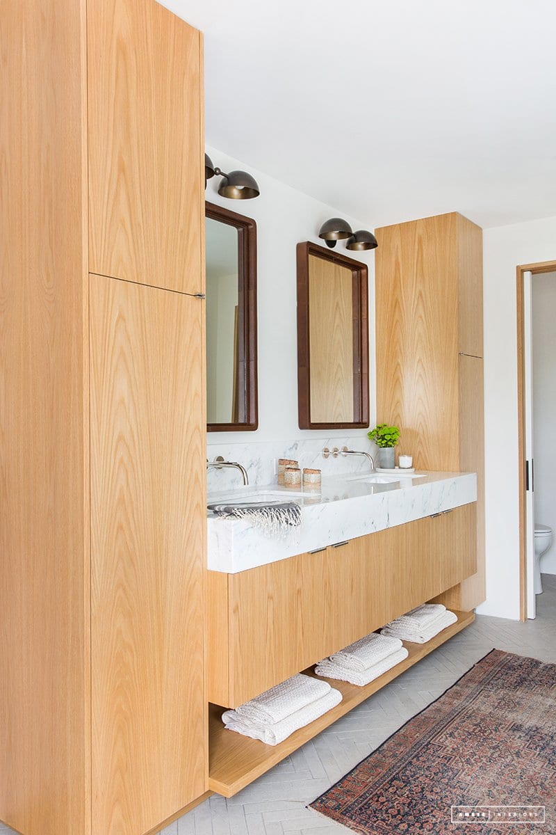 a modern, bright bathroom designed by amber interiors design and shot by tessa neustadt photography.