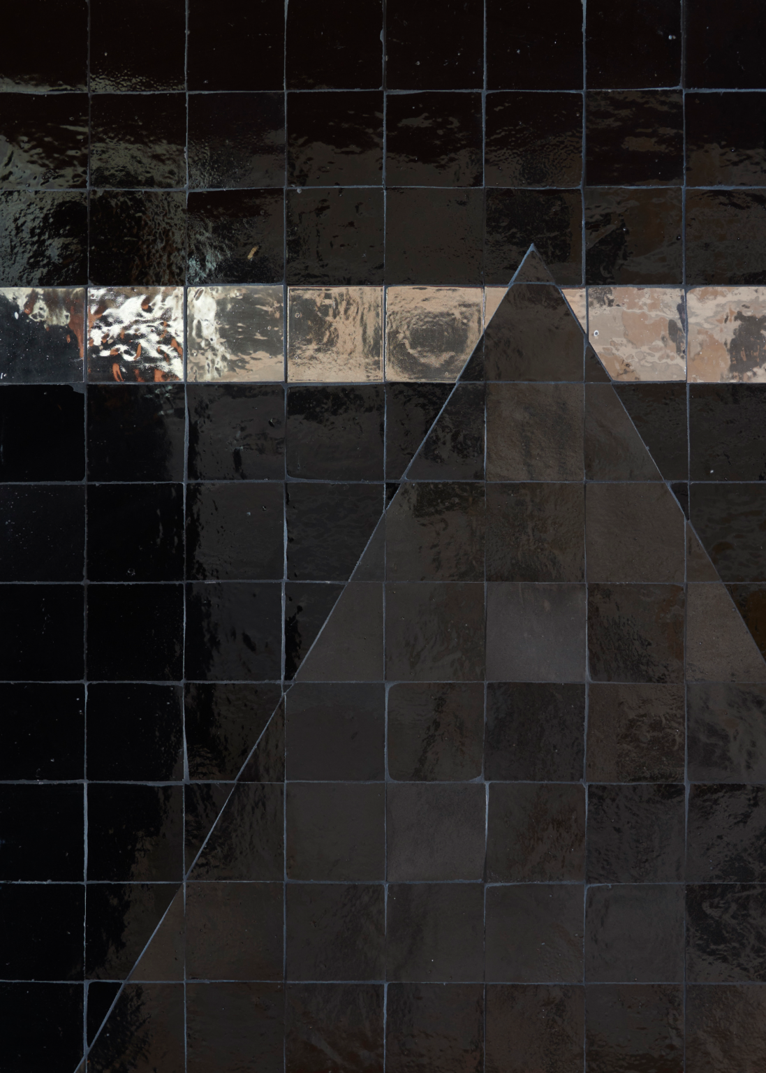 cle-tile-terracotta-zellige-4×4-platinum-charred-cedar-riverbed-pyramid-install-walll-v2-FINAL